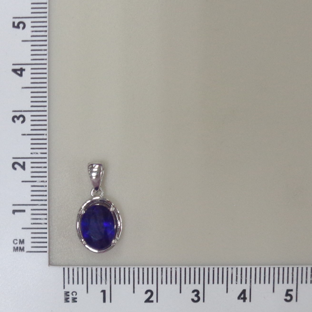 Серебряная подвеска с сапфиром